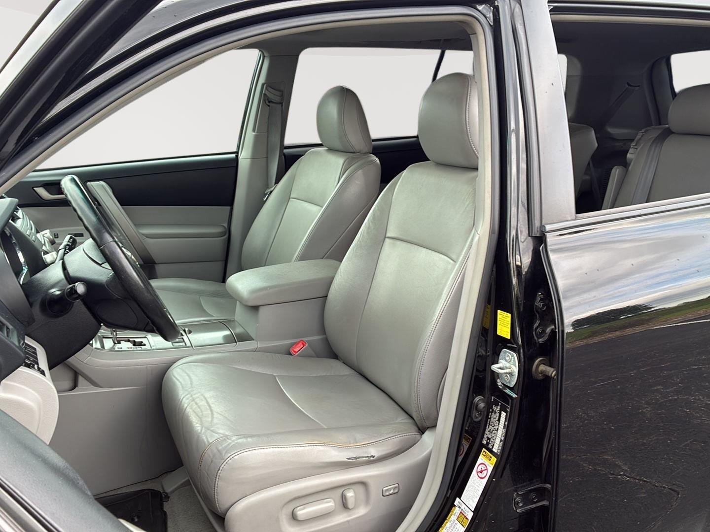 Used 2010 Black Toyota SE image 3