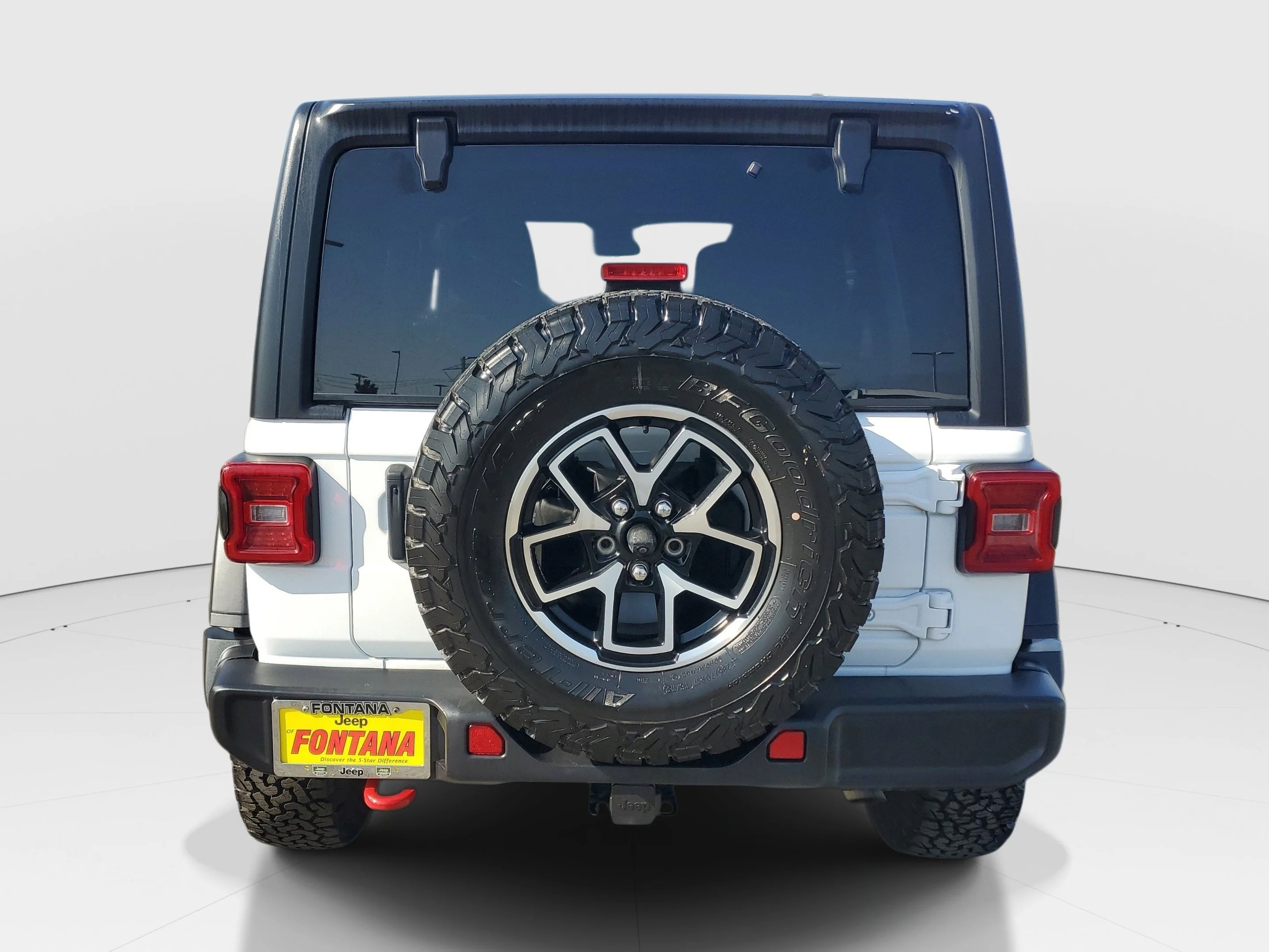 Certified Used 2024 White/off-white Jeep Rubicon image 4