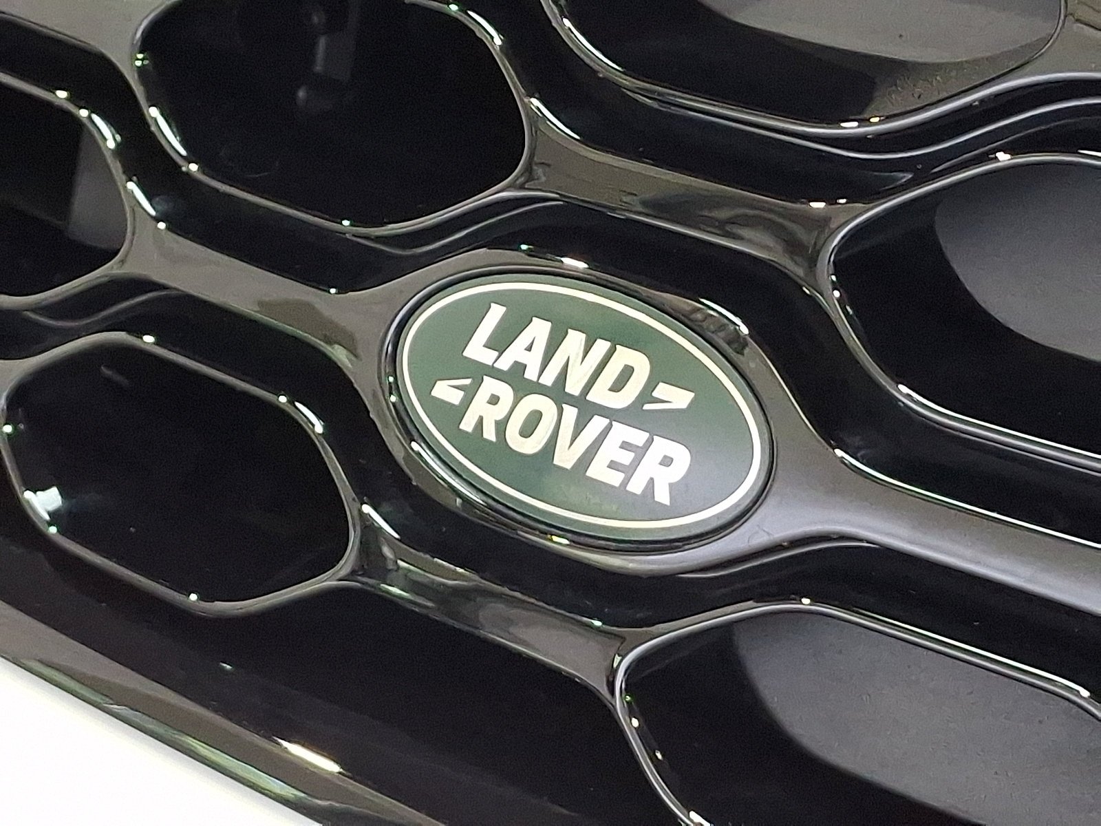 Certified Used 2025 Fuji White Land Rover  image 35