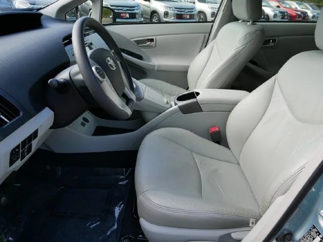Used 2012 Pearl Toyota Three image 14