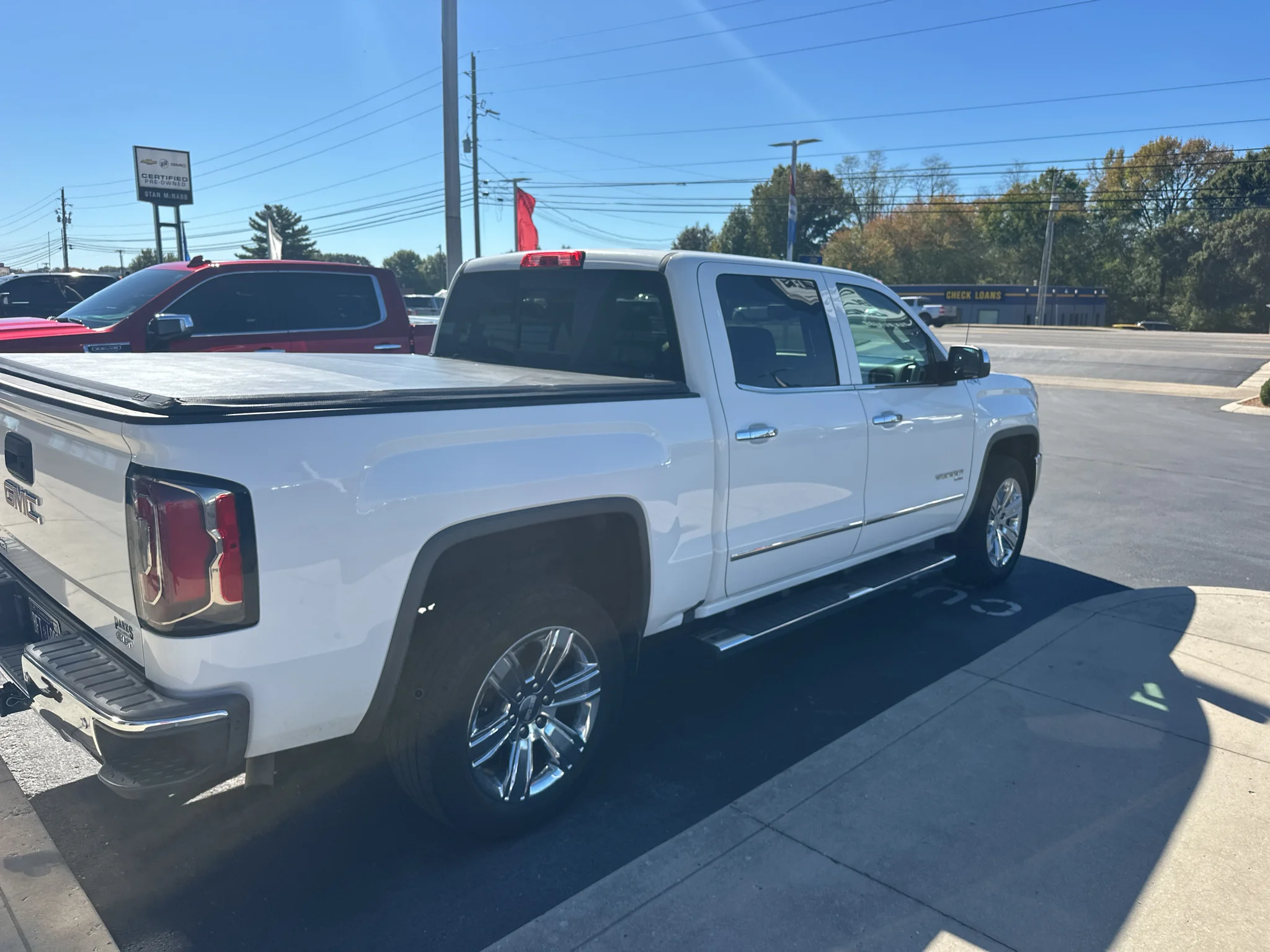 Used 2018 SUMMIT WHITE GMC SLT image 3