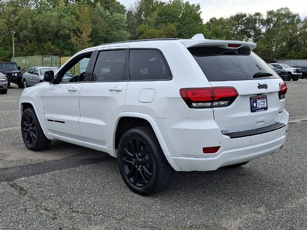 Used 2018 Bright White Clearcoat Jeep Altitude image 8