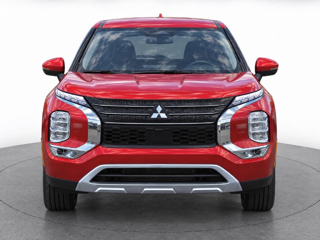 Used 2024 Red Mitsubishi SE image 4