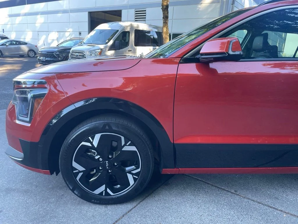 Certified Used 2023 Fire Orange Kia Wind image 7