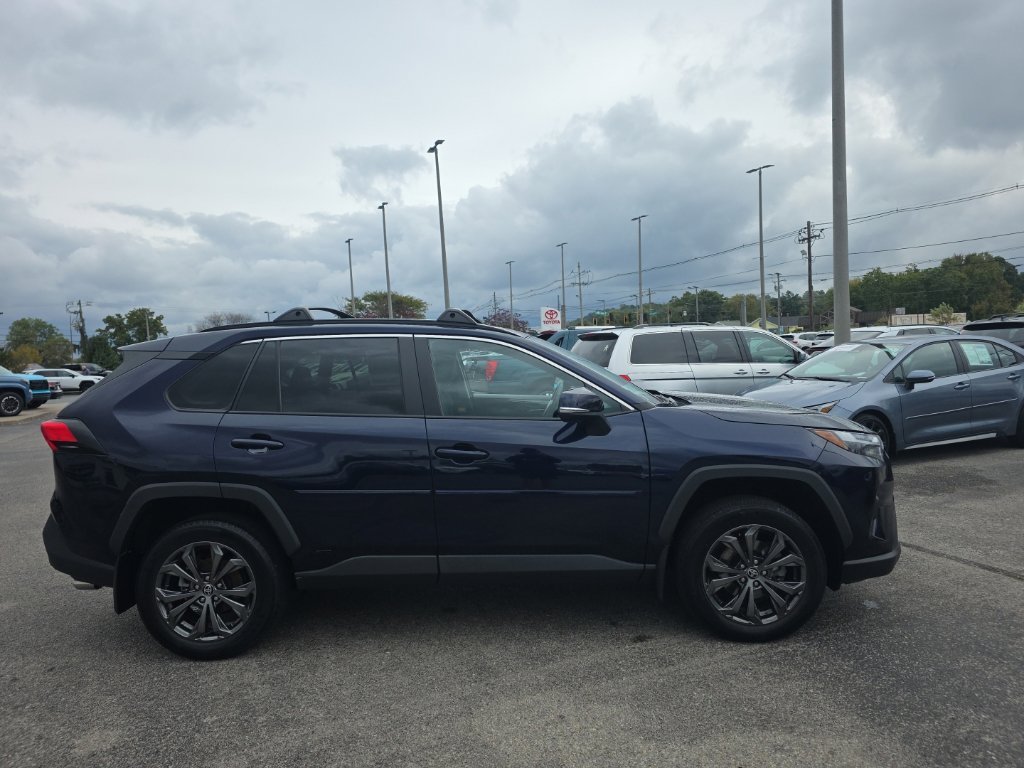 Used 2022  Toyota XLE Premium image 4