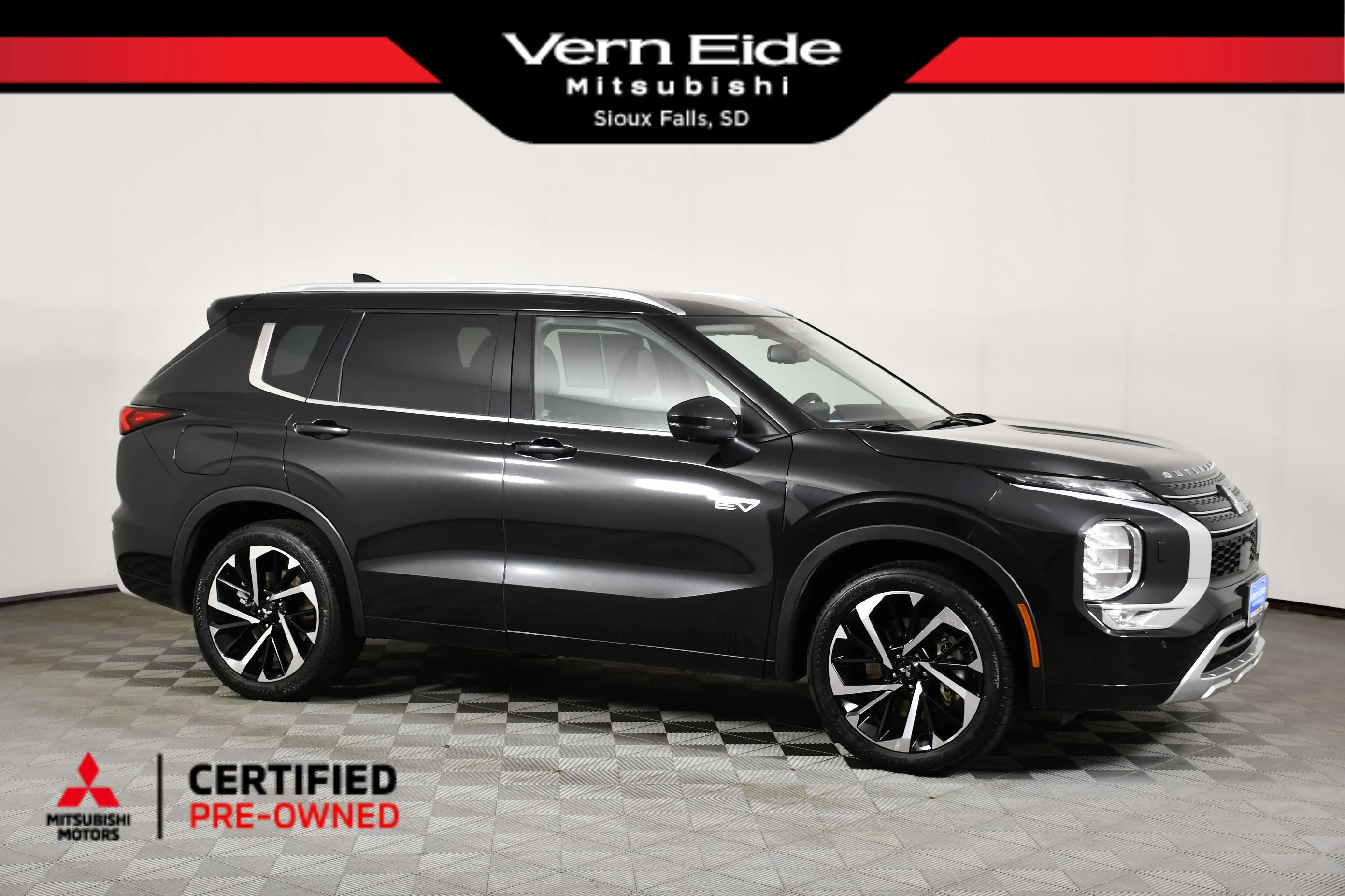 Certified Used 2024 Black Diamond Mitsubishi SEL image 1