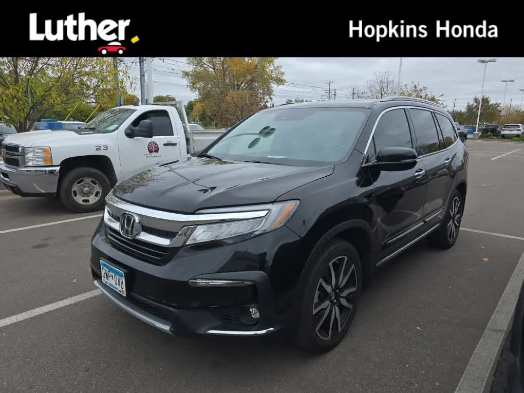 Certified Used 2022 Crystal Black Pearl Honda Touring 7-Passenger image 1