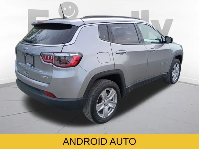 Used 2022 Silver Jeep Latitude image 6
