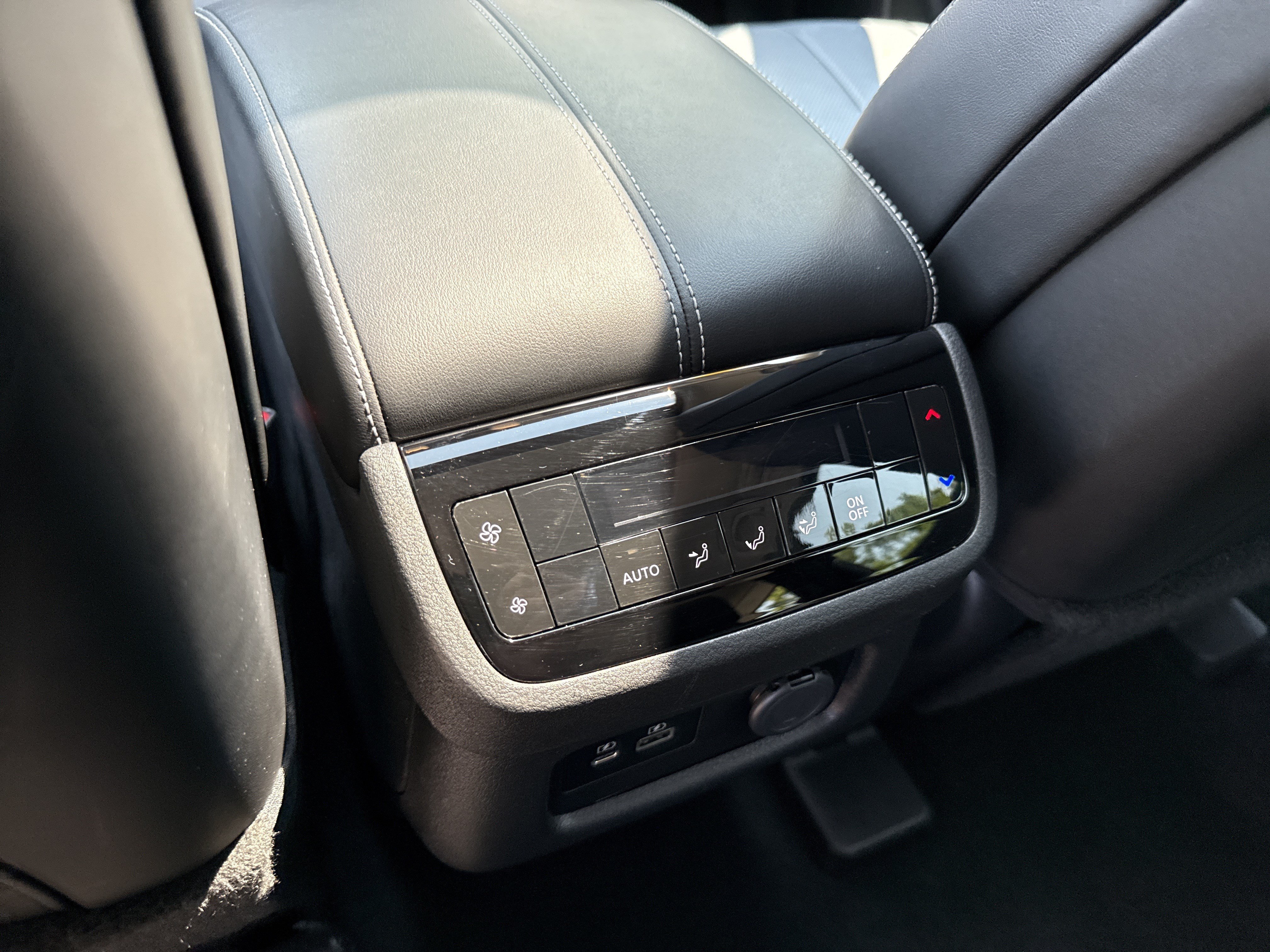 Used 2023 Majestic White INFINITI LUXE image 22