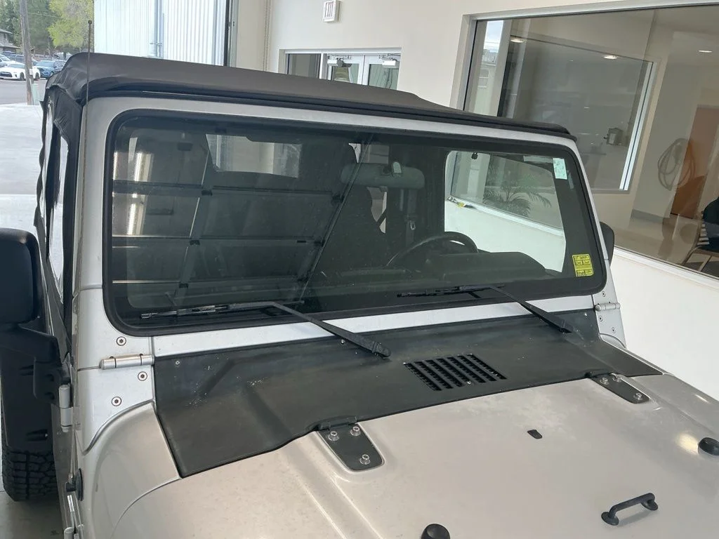 Used 2005 Bright Silver Metallic Clearcoat Jeep X image 20