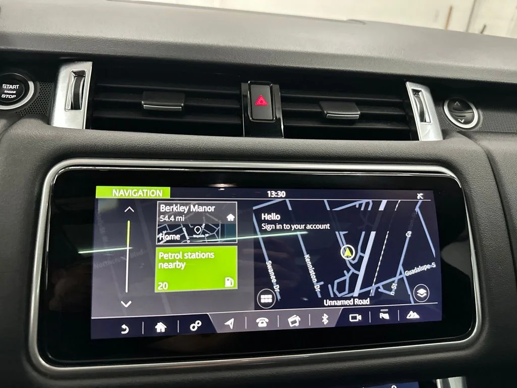 Used 2021  Land Rover HSE Silver Edition image 17