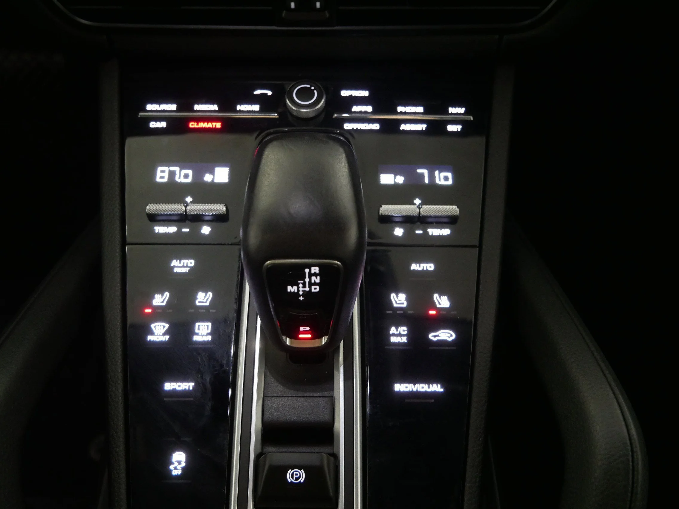 2022 Porsche Cayenne Platinum Edition - Photo 23
