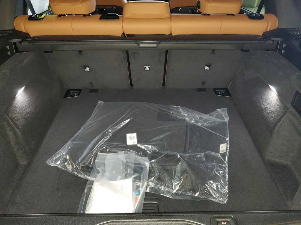 Used 2026 White BMW sDrive40i image 7