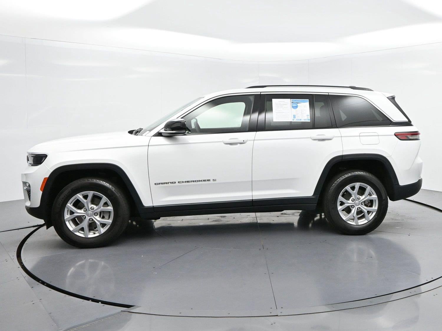 Used 2023 White Jeep Limited image 4