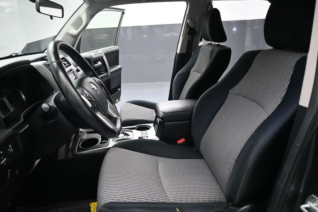 Used 2014 Gray Toyota SR5 image 9