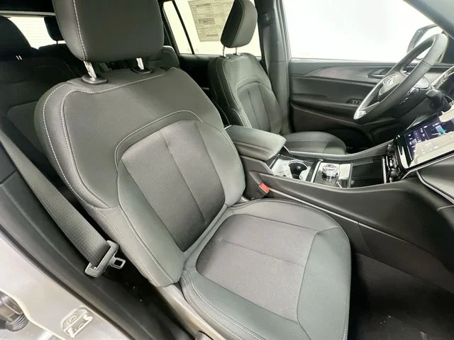New 2026 Silver Zynith Exterior Paint Jeep Laredo X image 27