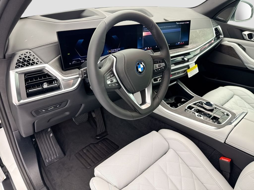 New 2026 White Metallic BMW xDrive50e image 9
