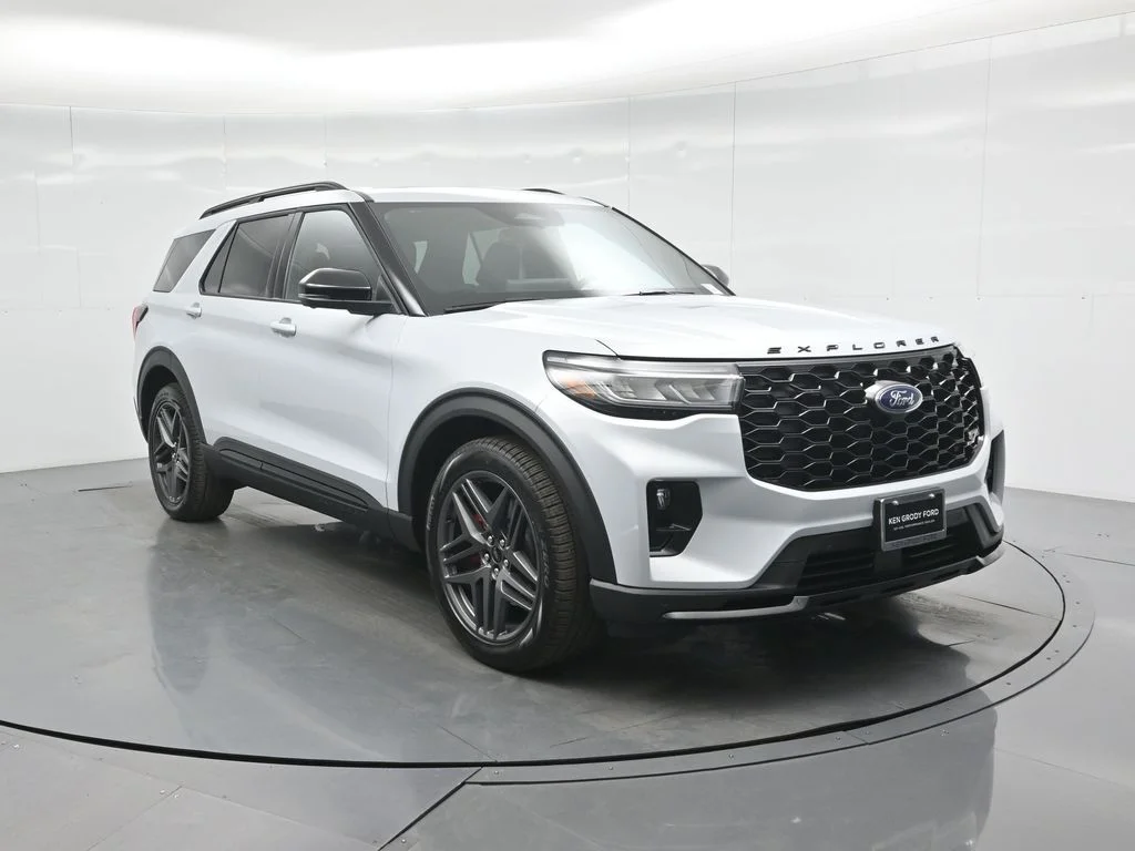 New 2026 Space White Metallic Ford ST image 53