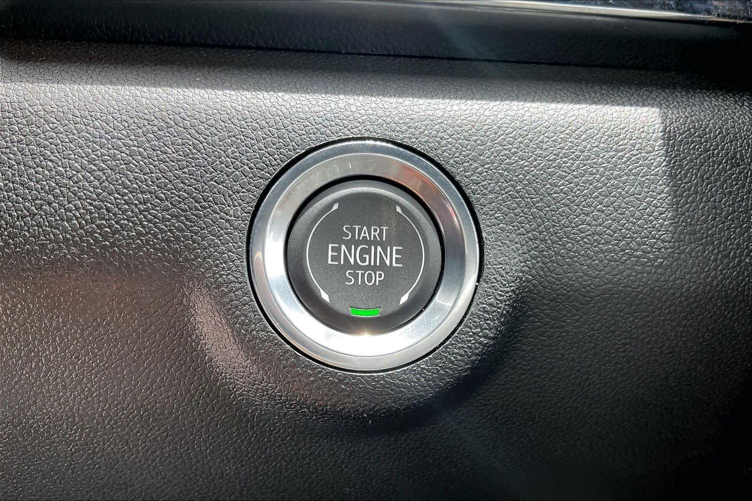 Used 2026 Summit White GMC FWD Elevation image 30