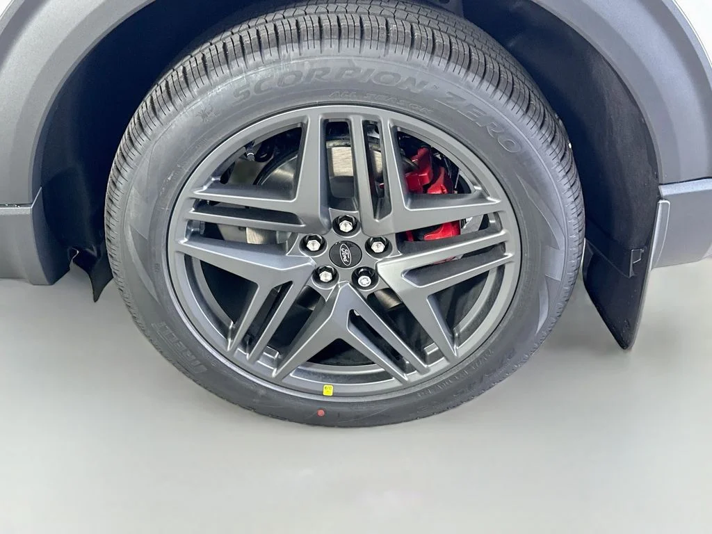 New 2026 Star White Metallic Tri-Coat Ford ST-Line image 34