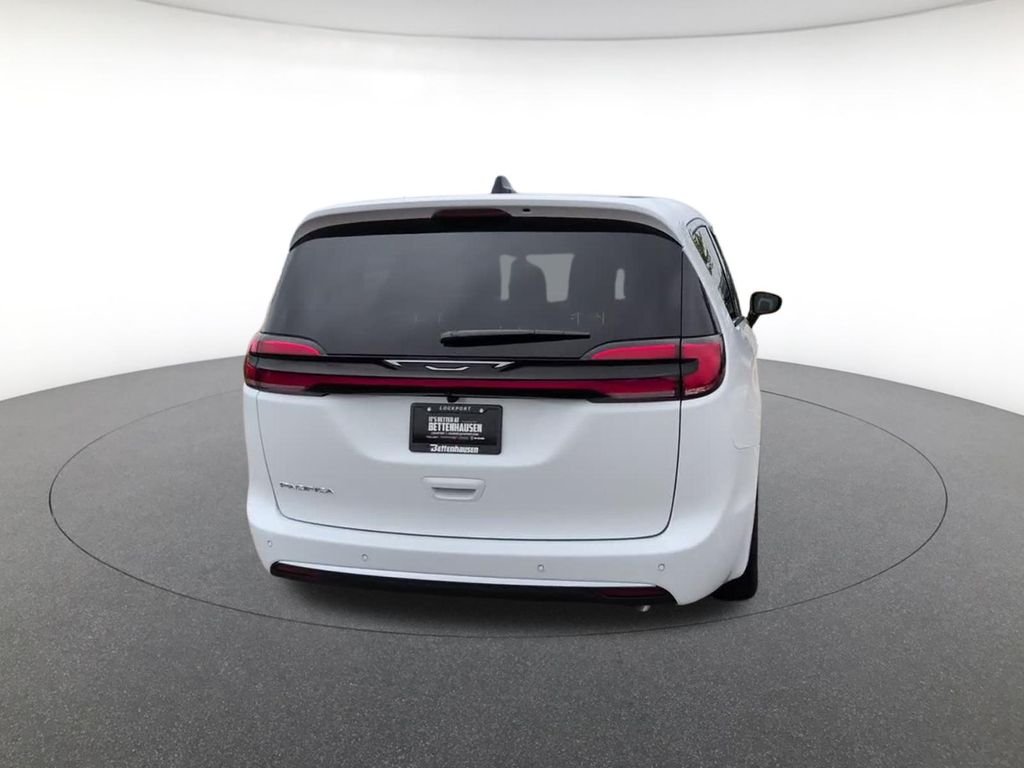 New 2027 Bright White Clear-Coat Exterior Paint Chrysler  image 7