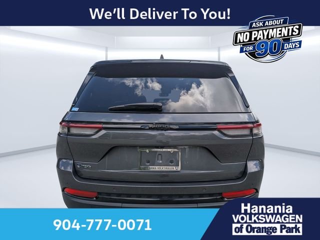 Used 2024 Gray Jeep Altitude image 4