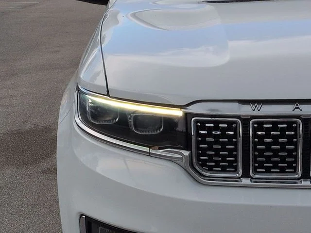 Certified Used 2022 Bright White Clearcoat Jeep Series III image 10
