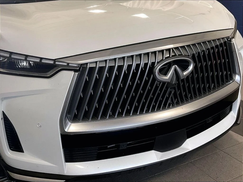Used 2026 White INFINITI LUXE image 32