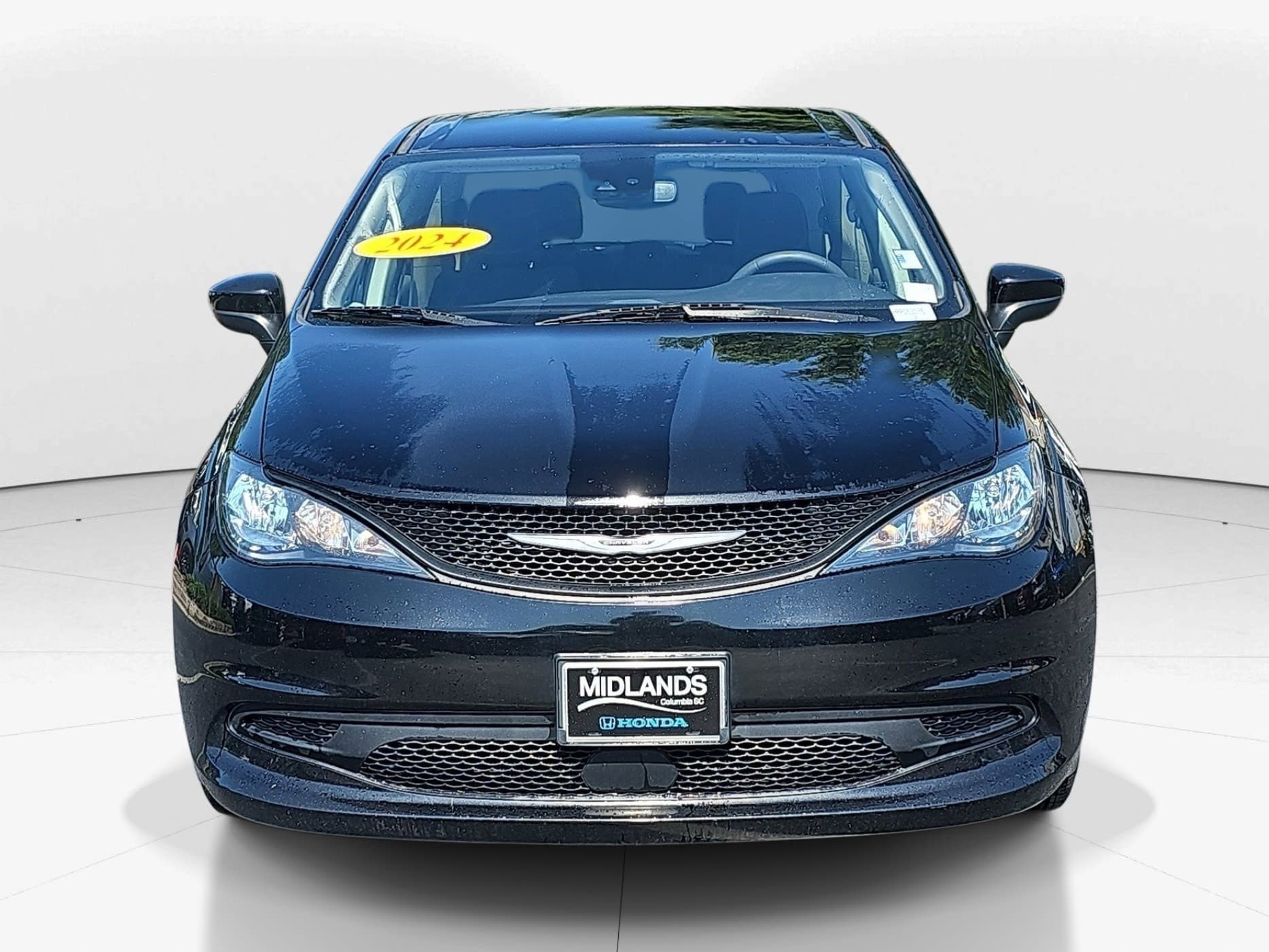 Used 2024 Diamond Black Crystal Pearlcoat Chrysler LX image 7