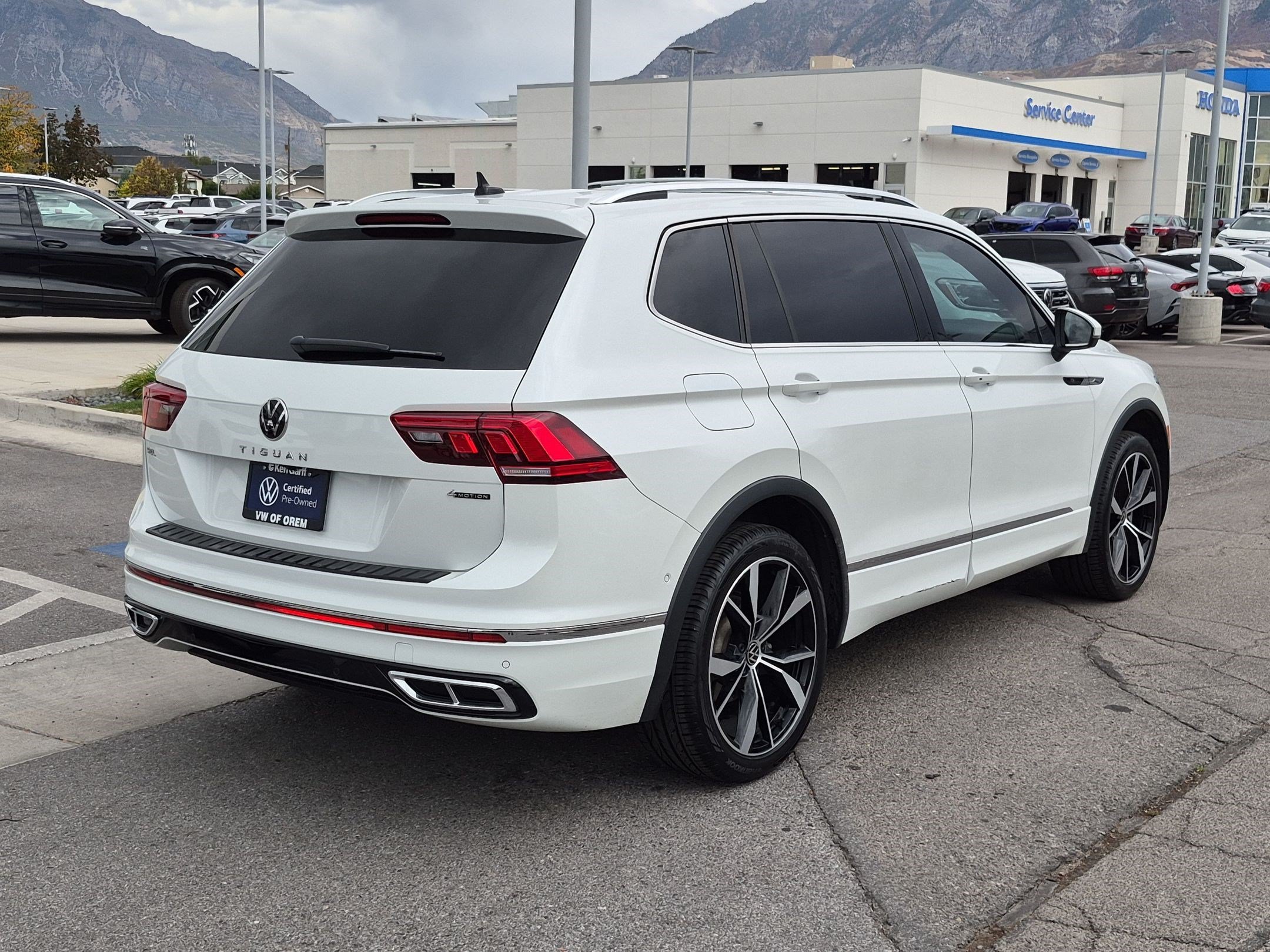 Used 2022 Pure White Volkswagen SEL R-Line image 3