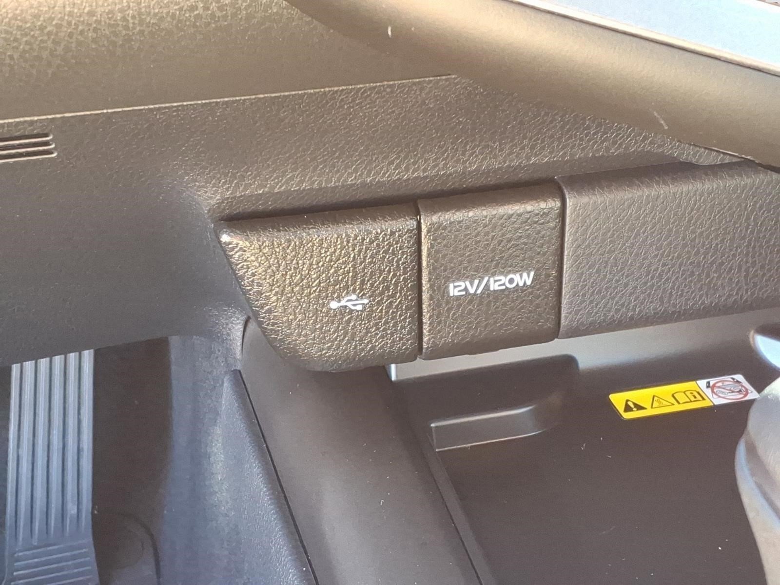 2023 Toyota Camry SE - Photo 16