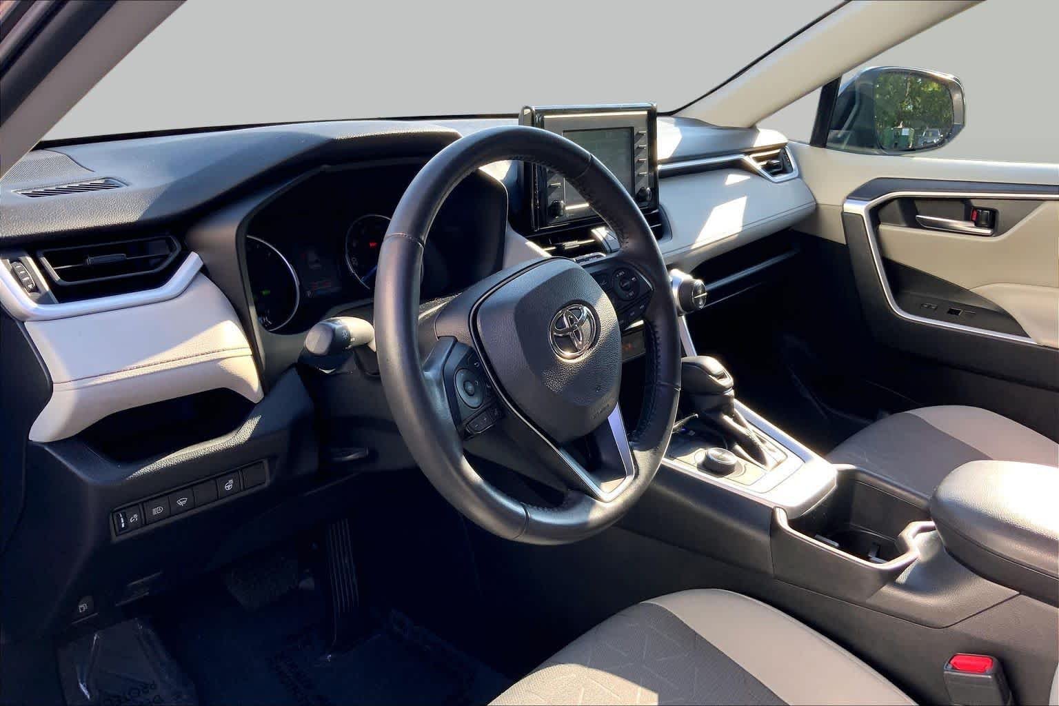 Used 2022 Magnetic Gray Metallic Toyota Hybrid XLE image 35