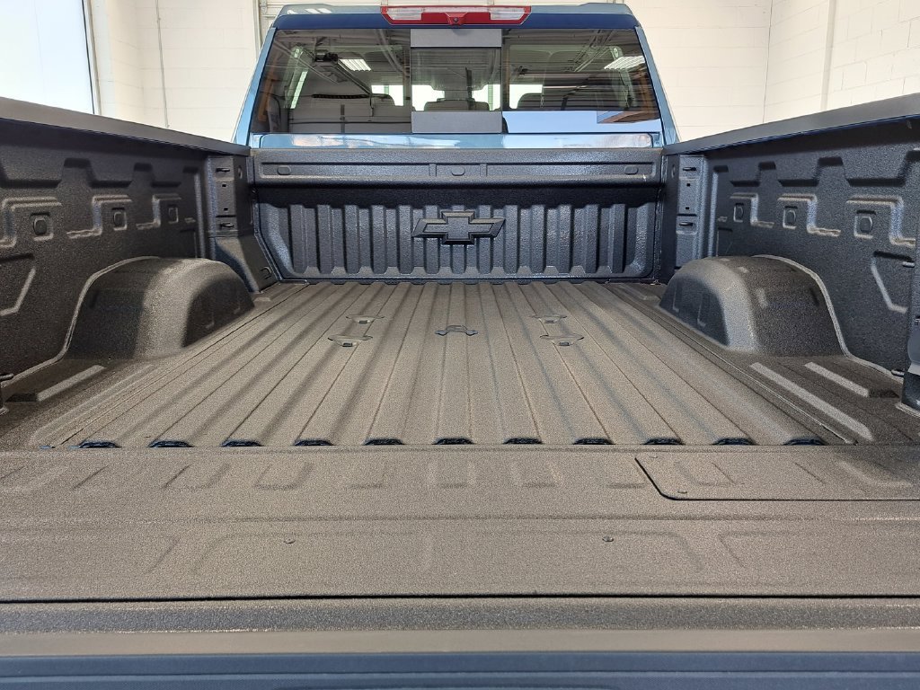 2026 Chevrolet Silverado 2500 HD LT Crew Cab Pickup Slide 13