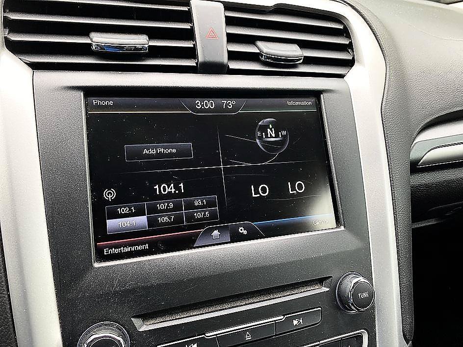 Used 2016 Shadow Black Ford SE image 6