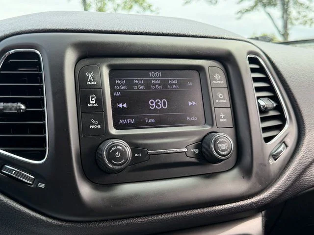 Used 2017 Diamond Black Jeep  image 5