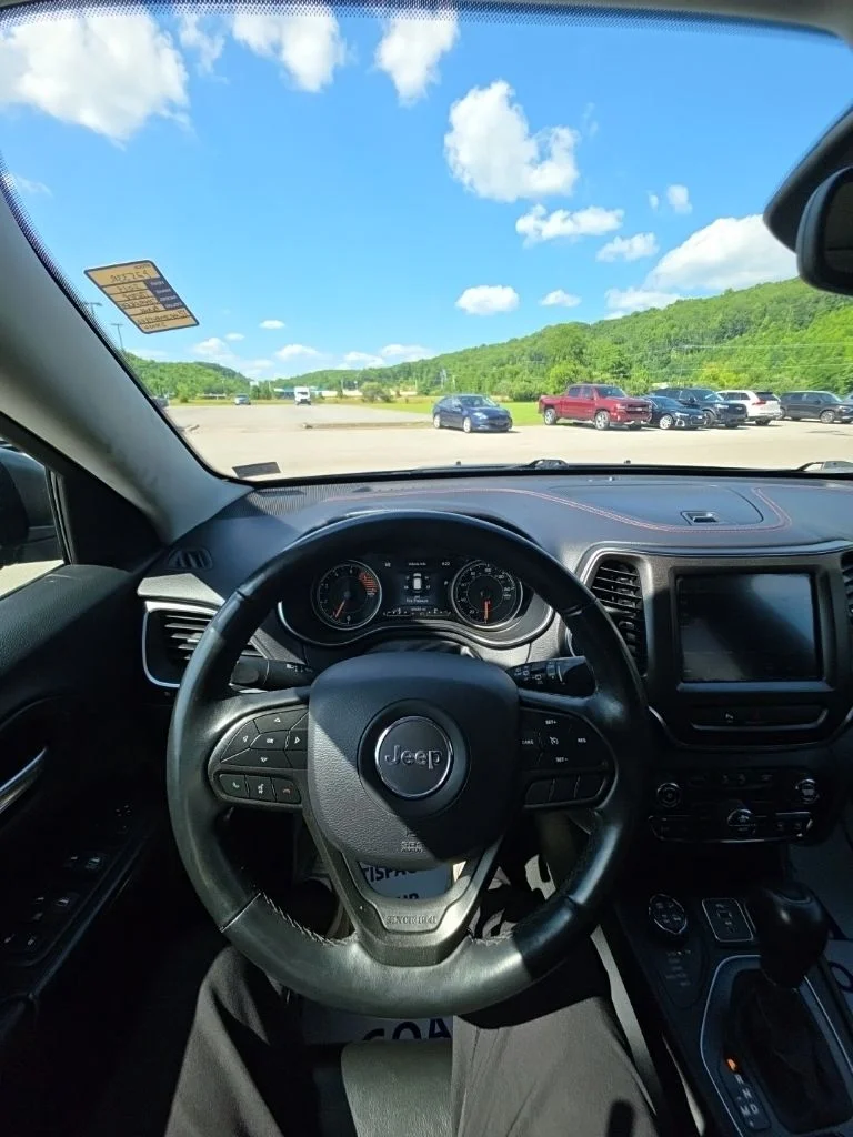 Used 2019 Diamond Black Jeep Trailhawk image 40