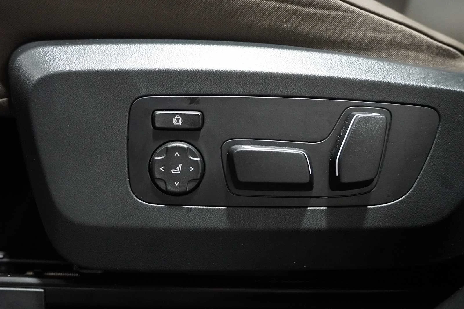 Certified Used 2025 Skyscraper Gray Metallic BMW 30 xDrive image 13