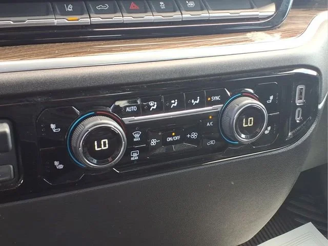 Used 2025 Summit White Chevrolet LT image 8