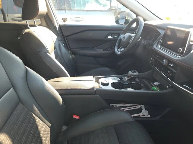 Used 2025 White Nissan Rock Creek image 6