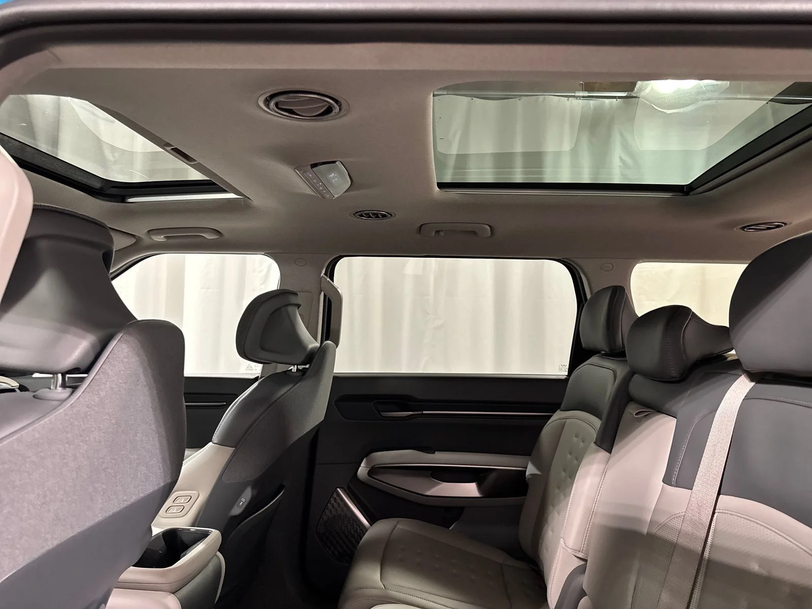 New 2026 Ocean Blue Kia Wind image 24