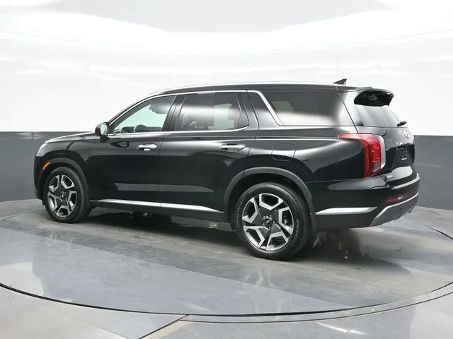 Used 2023 Black Hyundai Limited image 3