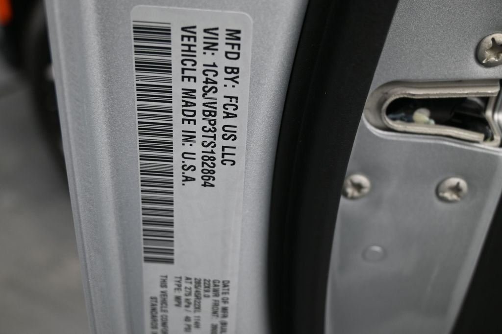 New 2026 Silver-Zynith Exterior Paint Jeep Limited Reserve image 18