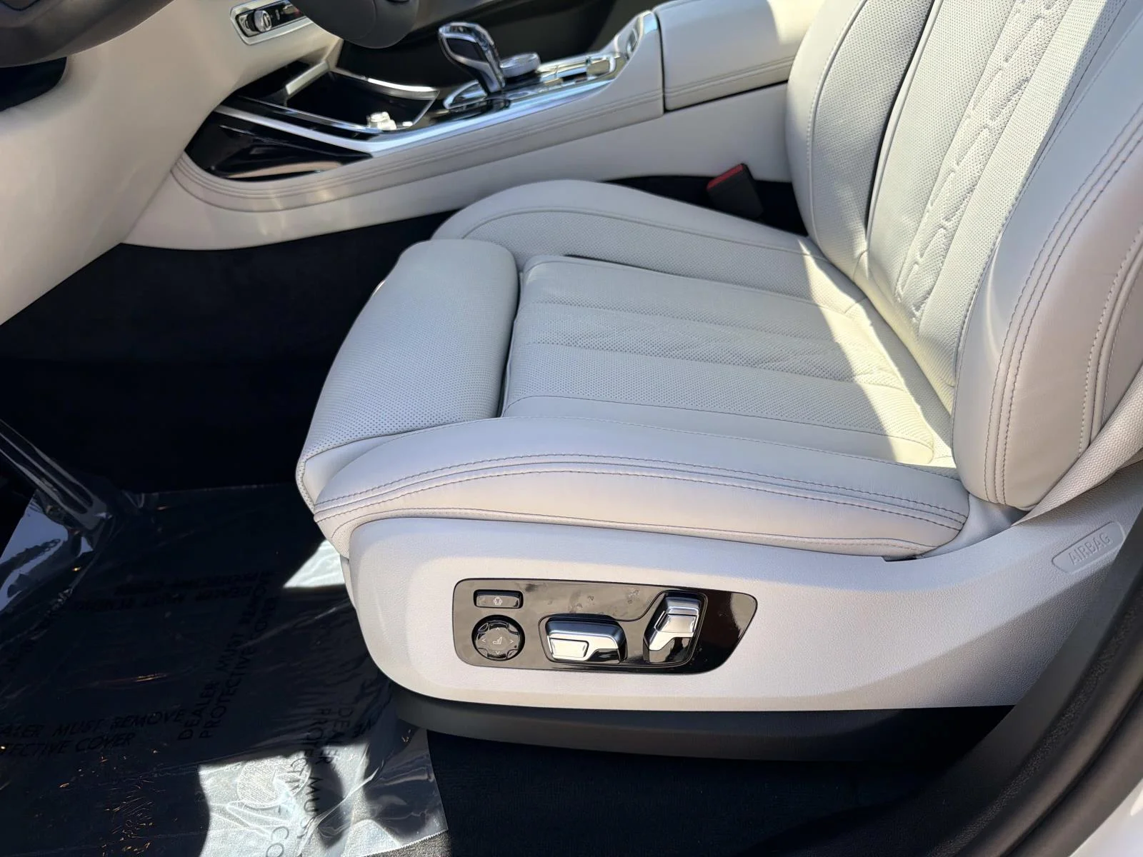 New 2026 Mineral White Metallic BMW ALPINA XB7 image 18