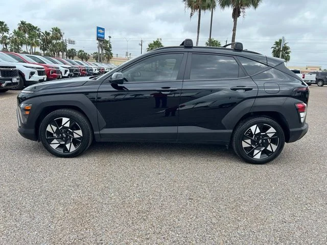 Used 2025 Black Hyundai SEL image 4