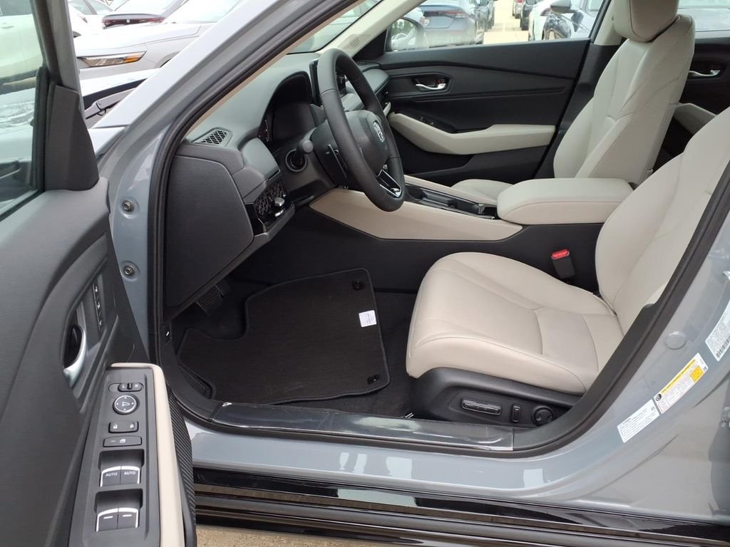 New 2026 Urban Gray Pearl Honda EX-L image 16