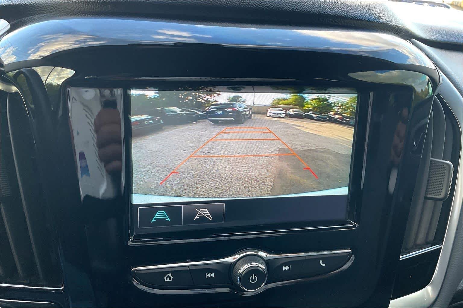 Used 2018 Summit White Chevrolet LT Cloth image 26