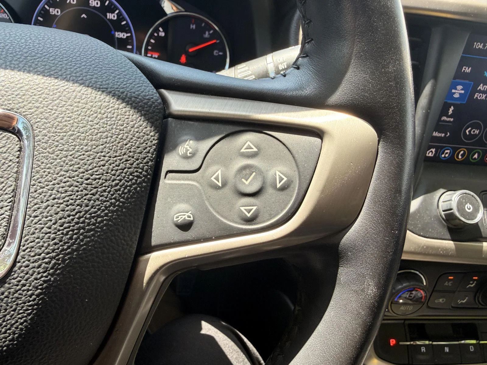 Used 2020 White Frost Tricoat GMC Denali image 17