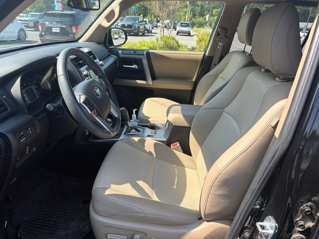 Used 2019 Midnight Black Metallic Toyota SR5 Premium image 10