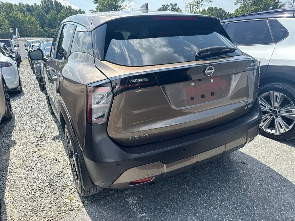 Used 2025 Brown Nissan SV image 4