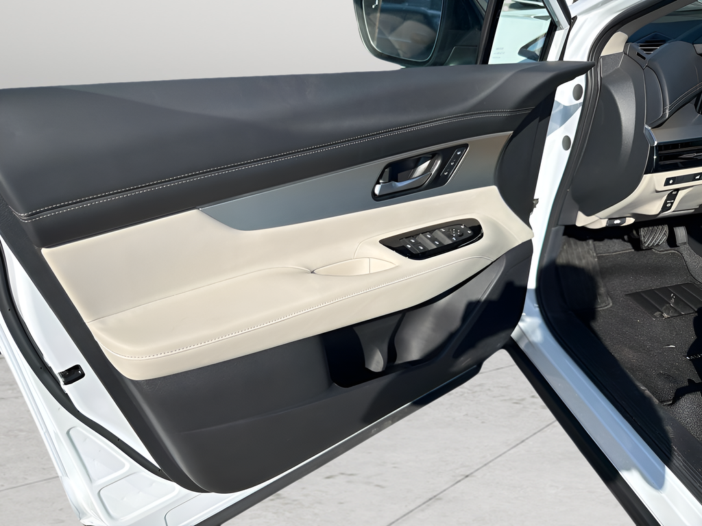 New 2026 White Nissan SL image 15